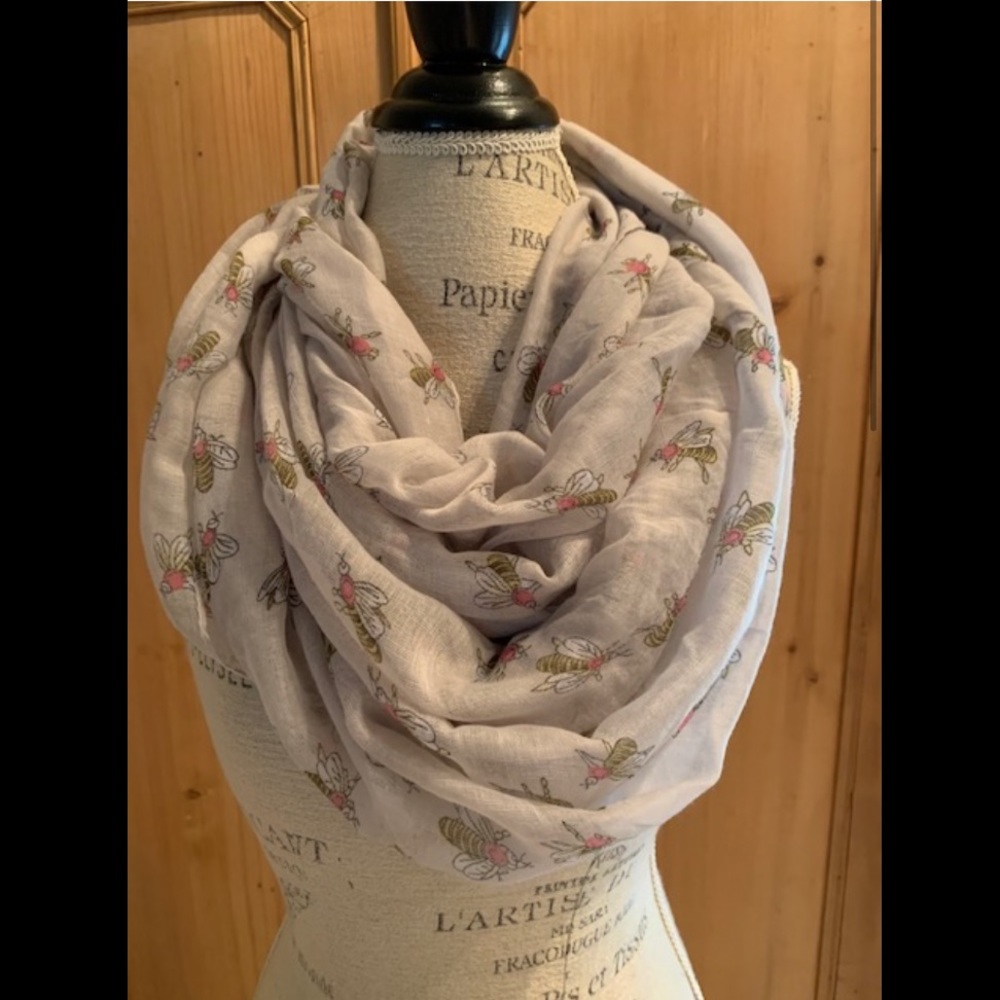 Bee print circle scarf